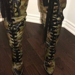 Jennifer Le #AMJENNIFERLE
Olive Camo Major II Camouflage Lace-Up Knee-High Boots
